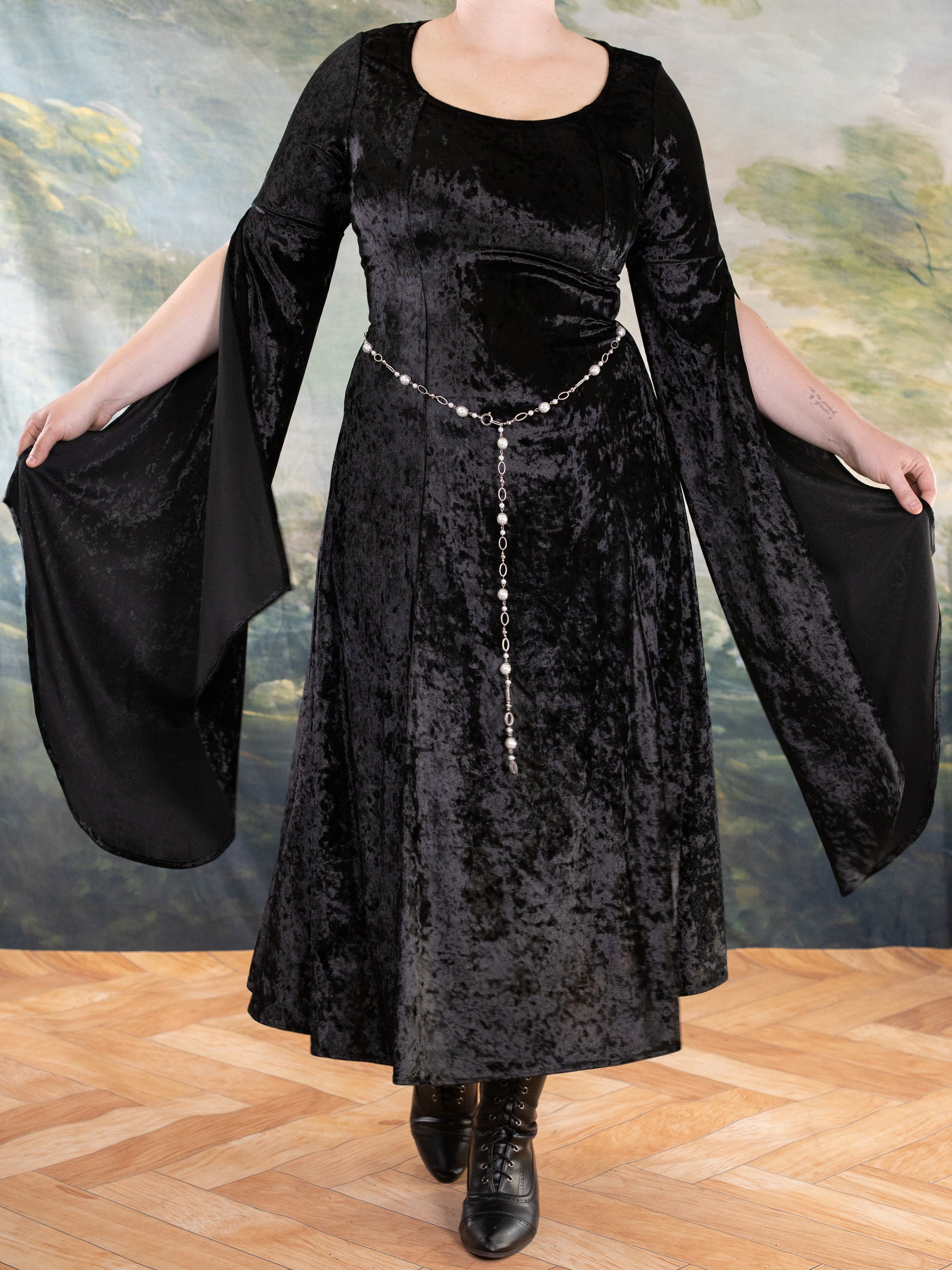 Black Velvet Bell Sleeve Dress – French Meadows